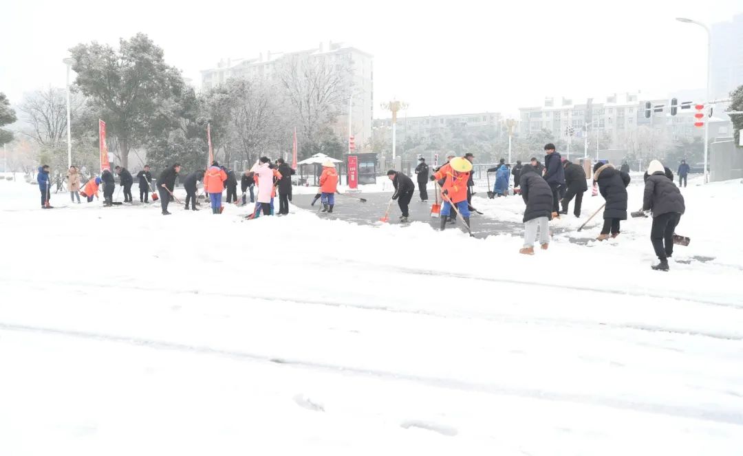 掃雪除冰保安全，平平安安過大年