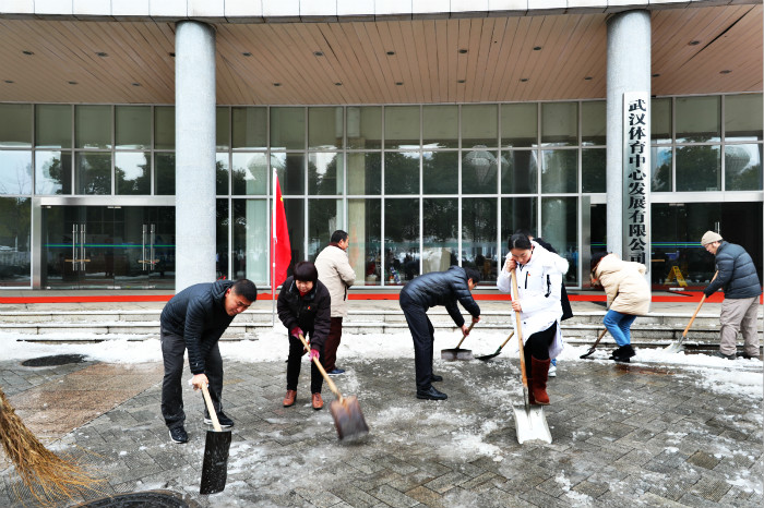 一場(chǎng)雪，體育中心美得不要不要的</br>但最美的風(fēng)景還是他們(圖10)