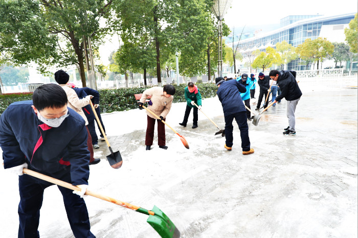 一場(chǎng)雪，體育中心美得不要不要的</br>但最美的風(fēng)景還是他們(圖15)