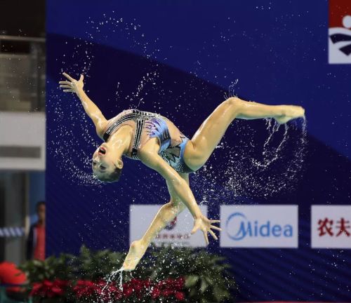 “水上芭蕾”究竟有多美？全國(guó)花樣游泳錦標(biāo)賽武漢“綻放”（附精美圖集）(圖9)