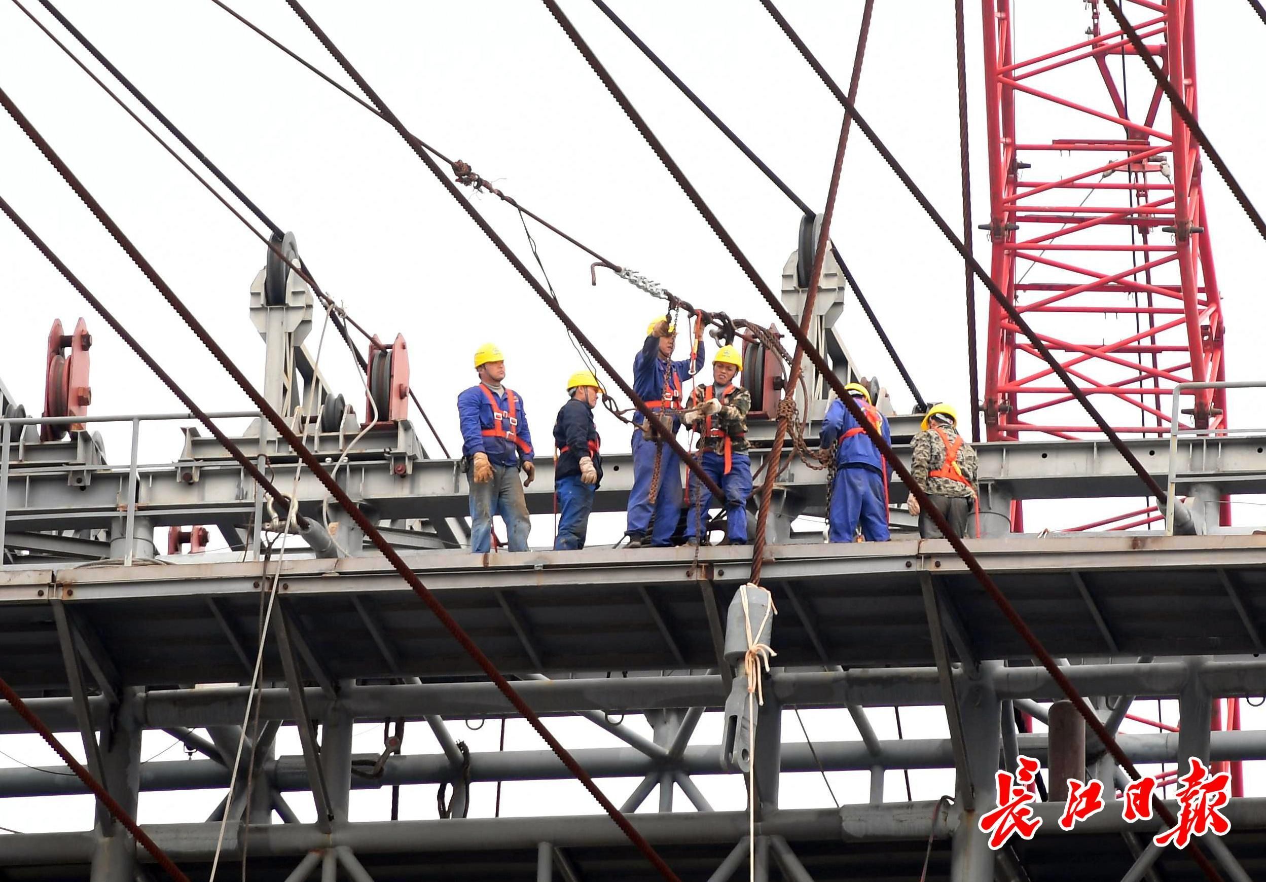 軍運(yùn)會(huì)開幕式“幕后英雄”威亞塔開始拆除，1500噸回收鋼材將建籃球場等